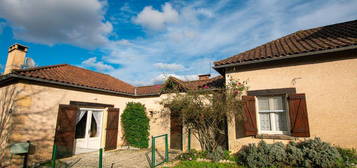 Mignonne maison de village avec petit jardin