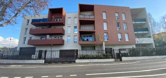 Appartement  à louer, 4 pièces, 3 chambres, 83 m²