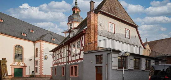 Patrizierhaus im Stadtkern, Nutzfläche 476m², Wohnung 2.OG, Gastronomie möglich 179m² in EG+1.OG