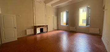 Appartement  à louer, 3 pièces, 2 chambres, 135 m²