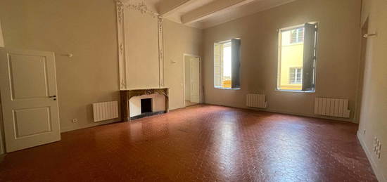 Appartement  à louer, 3 pièces, 2 chambres, 135 m²