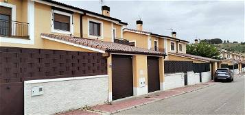 Casa en calle Tempranillo en Fuensaldaña