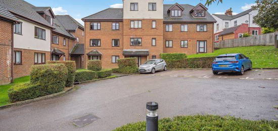 Flat for sale in Totteridge Avenue, High Wycombe HP13