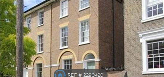 Flat to rent in Lansdowne Gardens, London SW8