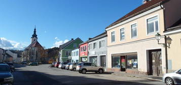 GRÄUMIGES STADTHAUS MIT NEBENGEBÄUDEN UND INNENHOF - LITSCHAU AM HERRENSEE - WALDVIERTEL