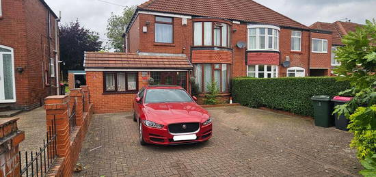 4 bedroom semi-detached house to rent