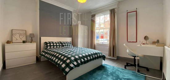 5 bedroom terraced house