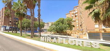 Piso en avenida Miraflores de Los Ángeles, Parque Victoria Eugenia, Málaga