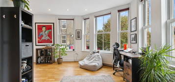 Flat for sale in St. John's Hill, London SW11