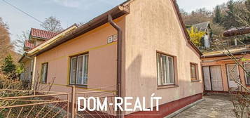 DOM-REALÍT Starší rodinný dom s veľkým pozemkom