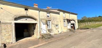 Maison Melay, 4 pièces, 150 m2 habitables, 376m2 terrain, garages