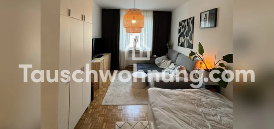 Tauschwohnung: Wohnung mit Balkon und EBK Altbau