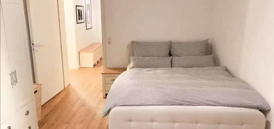 Freundliche und modernisierte 3-Zimmer-Wohnung mit Einbauküche in Düsseldorf