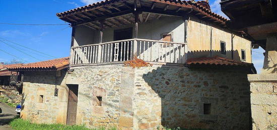 Chalet en calle Borondes en Grado