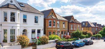 Flat for sale in Broomwood Road, Between The Commons, London SW11