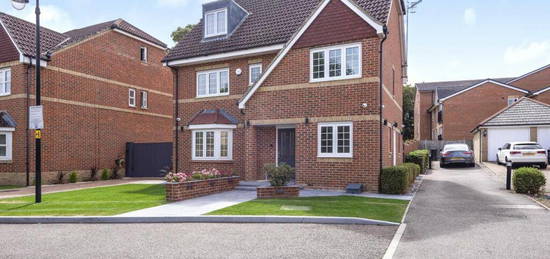 5 bedroom detached house