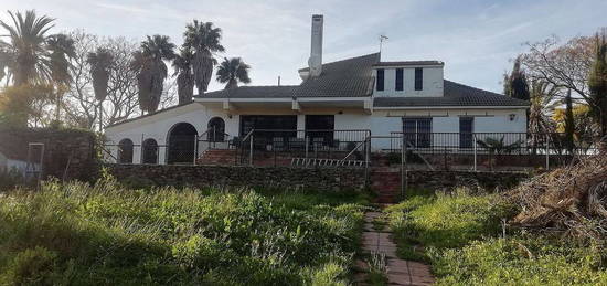 Chalet en avenida De la Música en Conil, Conil de la Frontera