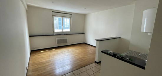 Studio  à louer, 1 pièce, 24 m², Étage 2/–