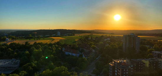 Wohnen über den Wolken - 2-Zimmer-Wohnung mit Balkon, EBK und Tiefgarage in Tübingen