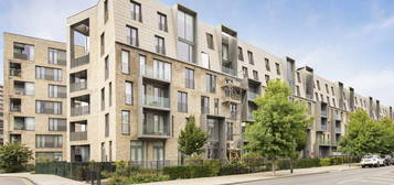 Flat for sale in Kilburn Park Road, London NW6