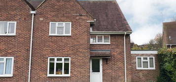 6 bedroom semi-detached house to rent