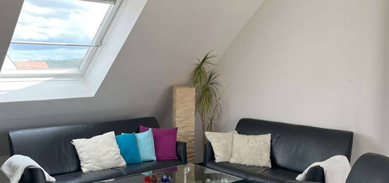 Exklusive 3,5-Zimmer-Penthouse-Wohnung mit luxuriöser Innenausstattenausstattung mit EBK in Ehningen