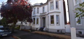 Flat to rent in Leam Terrace, Leamington Spa, Warwickshire CV31