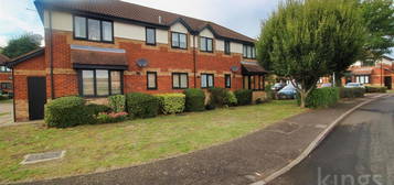 Maisonette for sale in Hollybush Way, Cheshunt, Waltham Cross EN7