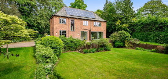 6 bedroom detached house