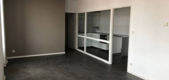 Appartement T3 de 76m2 - Place Fourneyron - Gare de Châteaucreux - dispo