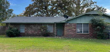 304 Wesley Ln, White Hall, AR 71602