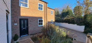 2 bed semi-detached house for sale