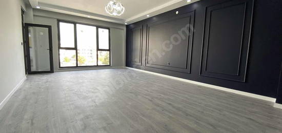 BEYOĞLUNDAN TOMBAKZADE CADDESİ YAKINI 160M2 GİYİNME ODALI 3+1