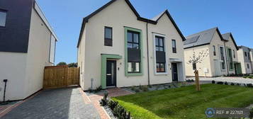 3 bedroom semi-detached house