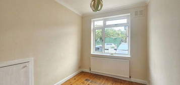 Flat to rent in Bermans Way, Neasden NW10