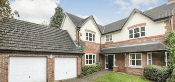 5 bedroom detached house