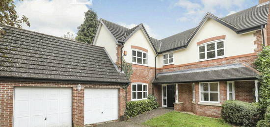 5 bedroom detached house