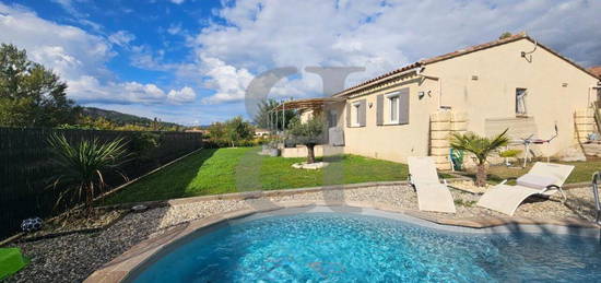 Jolie villa de plain-pied avec piscine région Mazan