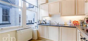 Flat to rent in Charing Cross Road, London WC2H