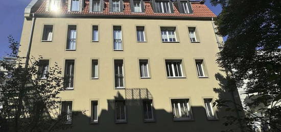 Dresdner Neustadt – Wohnen im Hinterhaus * gemütliche 3-Zi.-Whg. im DG mit Balkon