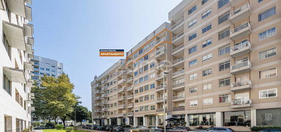 Apartamento T3+1, com 316 m², 3 varandas e 2 frentes no AVIZ, Porto.