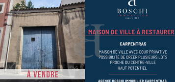 Maison de ville à rénover avec cour privative à Carpentras
