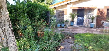 Maison en pierre à 2 km de Branne