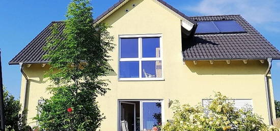 Freundliches Einfamilienhaus mit Garten und Ausblick zu verkaufen