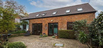 Barn conversion to rent in The Square, Freshwater PO40