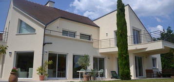 Villa 8 pièces 242 m²