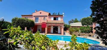 Villa avec piscine et vue mer