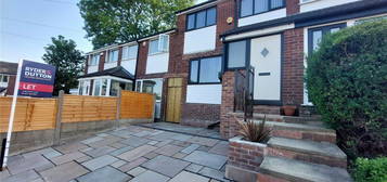 Town house to rent in Princess Close, Mossley, Ashton-Under-Lyne, Greater Manchester OL5