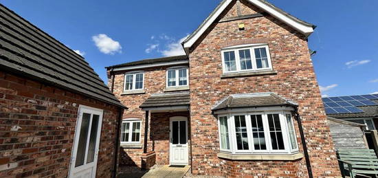 4 bedroom detached house to rent