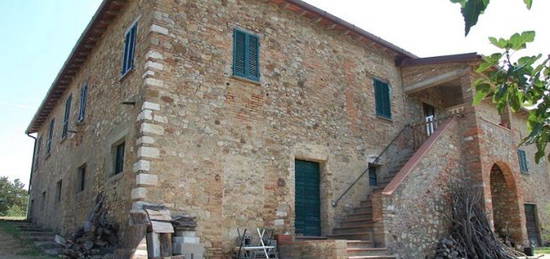 Rustico e casale all'asta in località Badia di Monte Corona